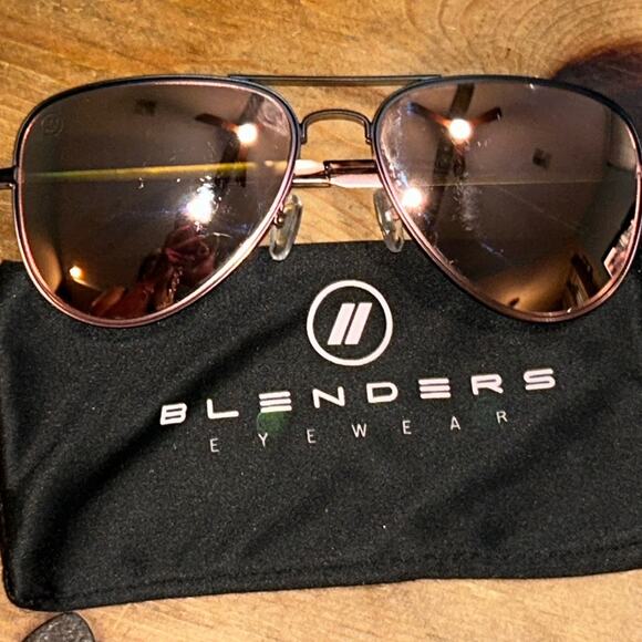 Blenders Eyewear Rose Gold Polarized Sunglasses - Picture 5 of 7